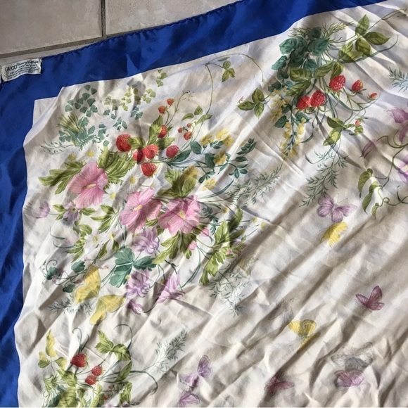 *Vintage* Gucci accessory collection 100% silk floral butterfly scarf - Picture 6 of 13